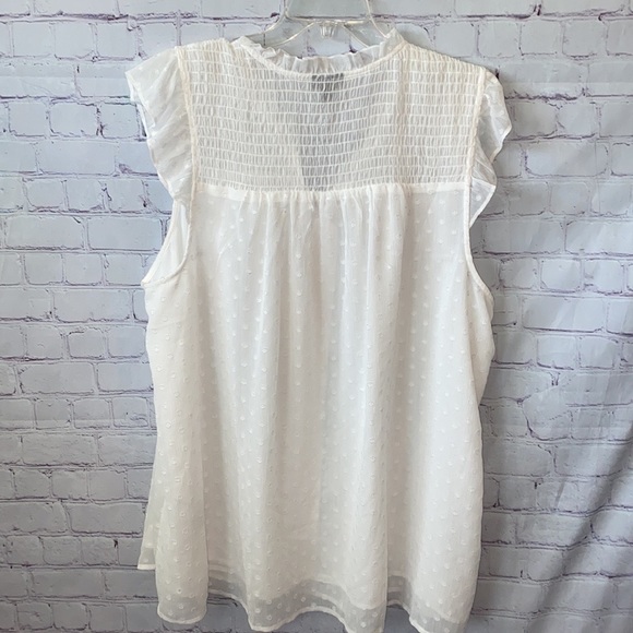 ✨Torrid White Top Size 1 - Picture 3 of 4